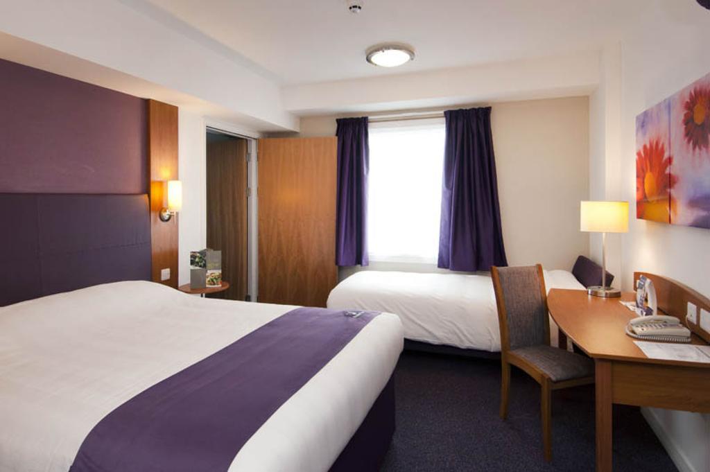 Comfort Inn Kensington Londra Cameră foto